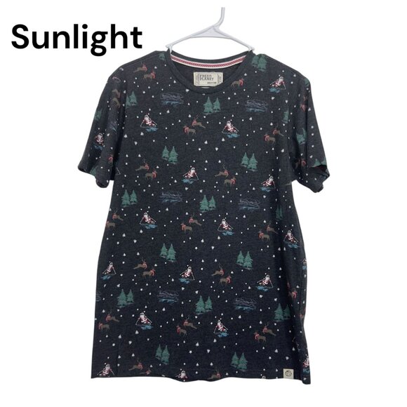 Free Planet Mens Holiday Themed Fitted T-Shirt Size Medium Cotton Blend - Picture 1 of 9